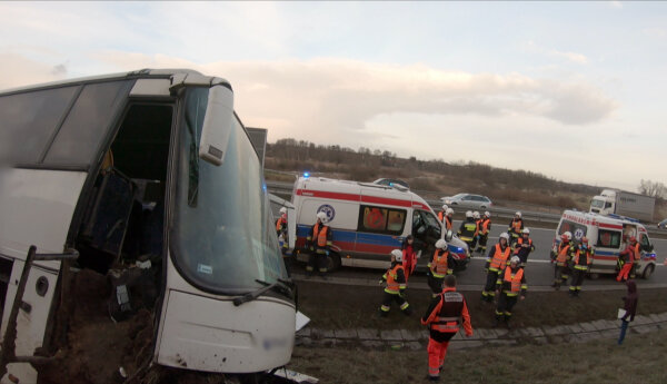 Ewakuacja na linach i wypadek autokaru